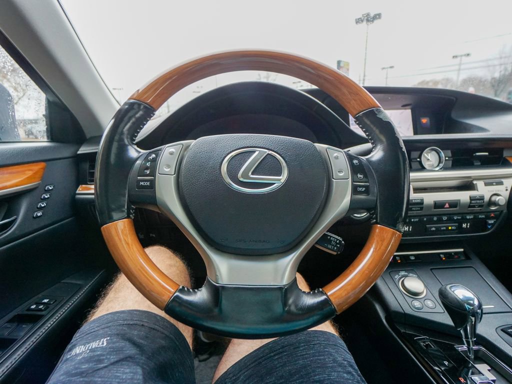 Used 2014 Lexus ES 300h w/ Luxury Package w/Bamboo Trim image 21