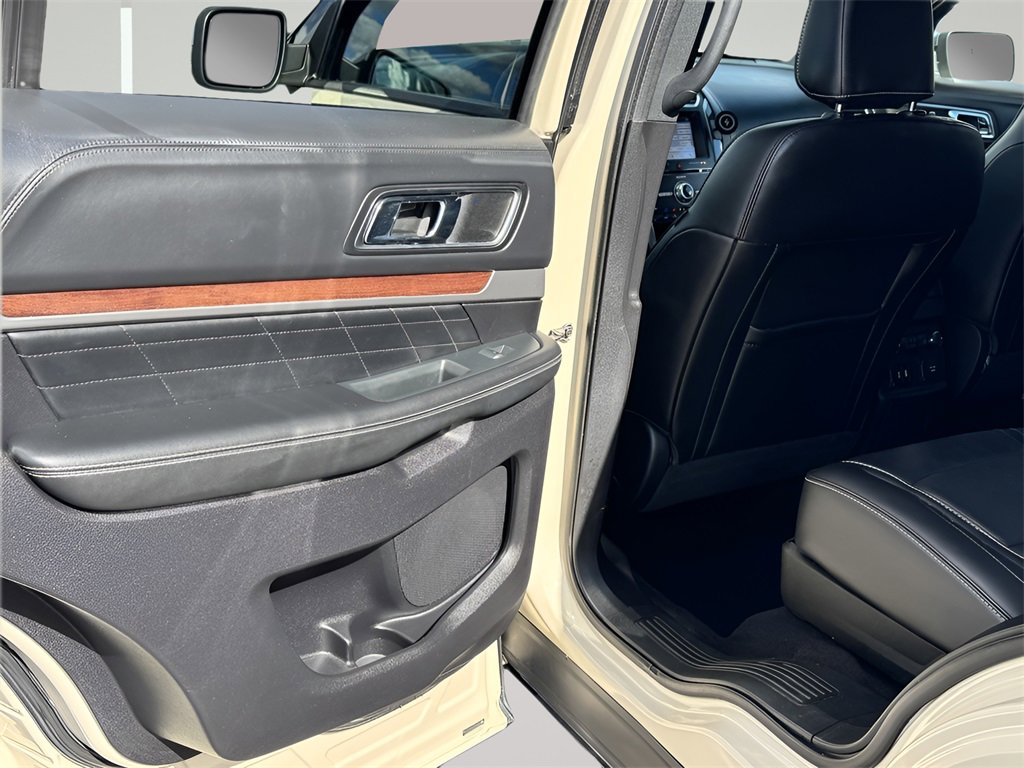 Used 2018 Ford Explorer Platinum image 33