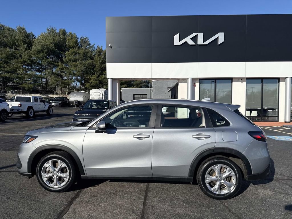 Used 2023 Honda HR-V LX image 2