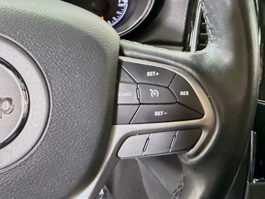 Used 2020 Jeep Grand Cherokee Limited image 24