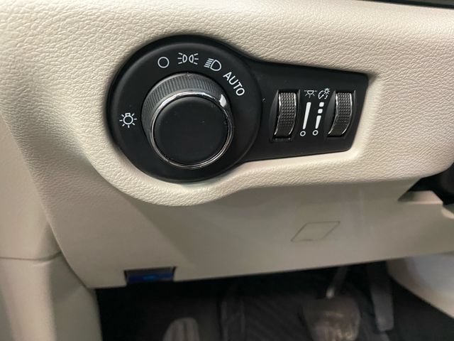 Used 2023 Chrysler Voyager LX FWD image 22