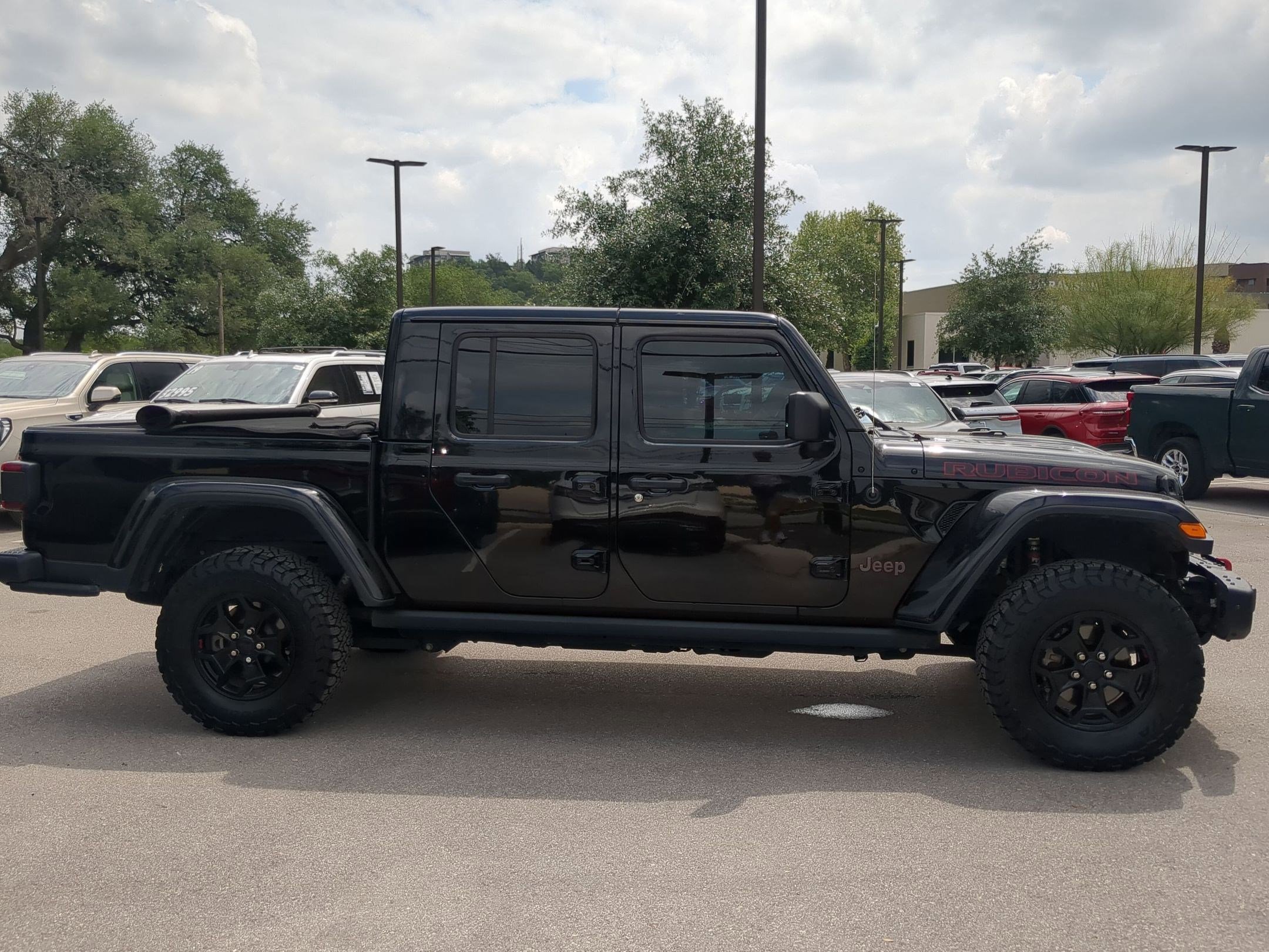 Used 2020 Jeep Gladiator Rubicon image 2