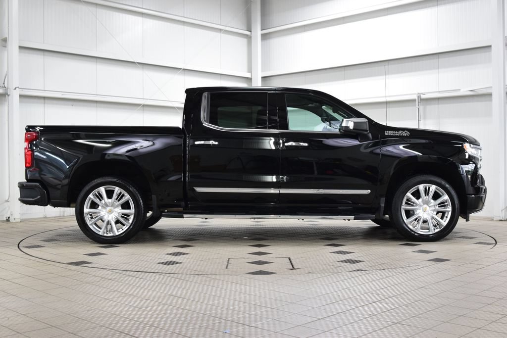 Used 2025 Chevrolet Silverado 1500 High Country w/ High Country Premium Package AWD/4WD image 9