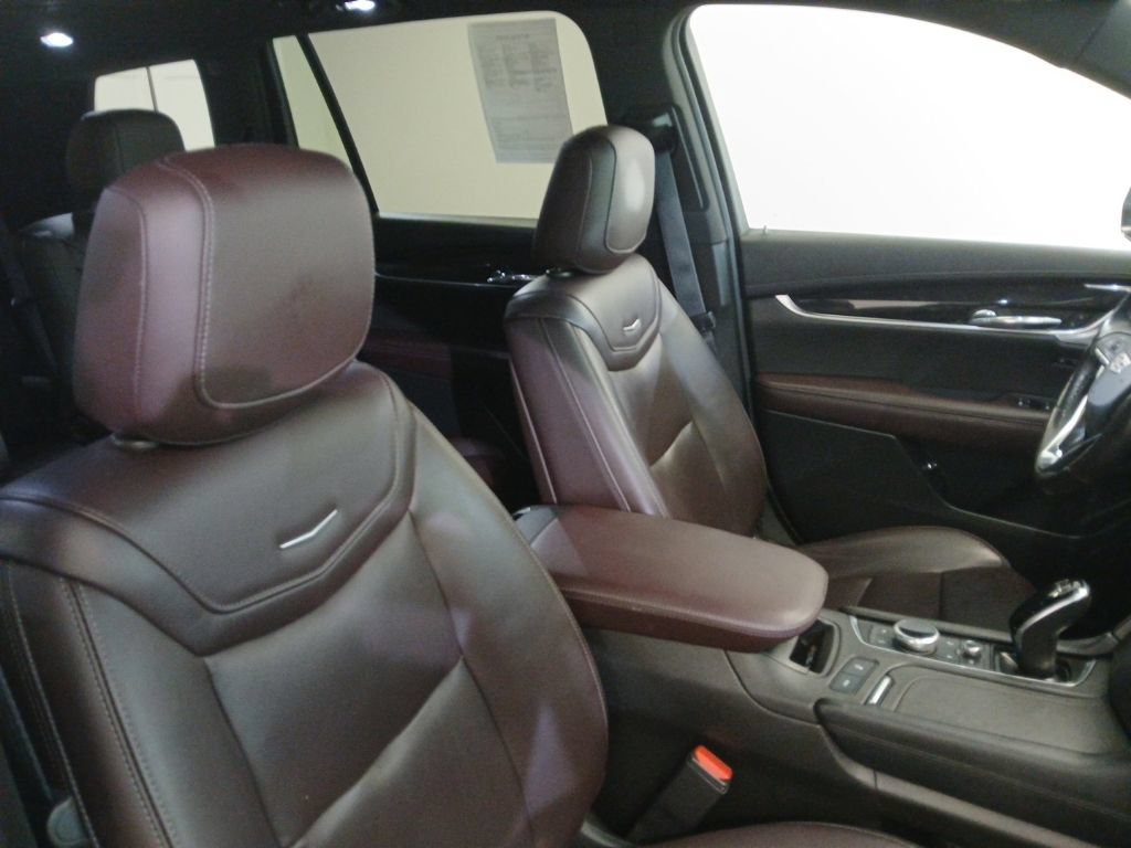 Used 2022 Cadillac XT6 Premium Luxury w/ Technology Package AWD/4WD image 13