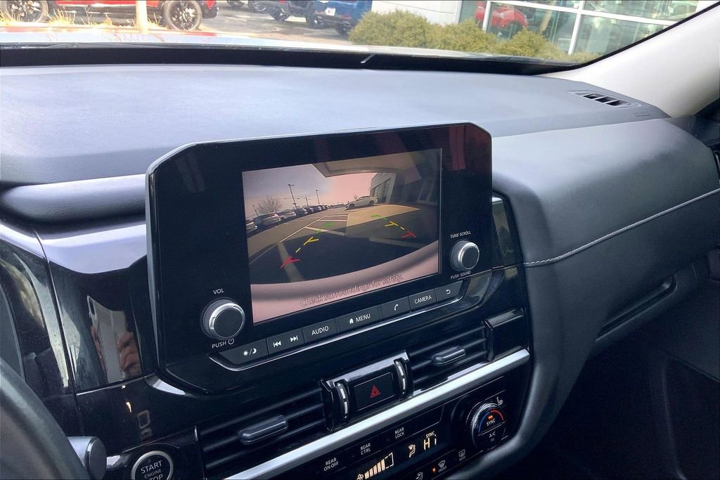 Used 2022 Nissan Pathfinder SV image 11