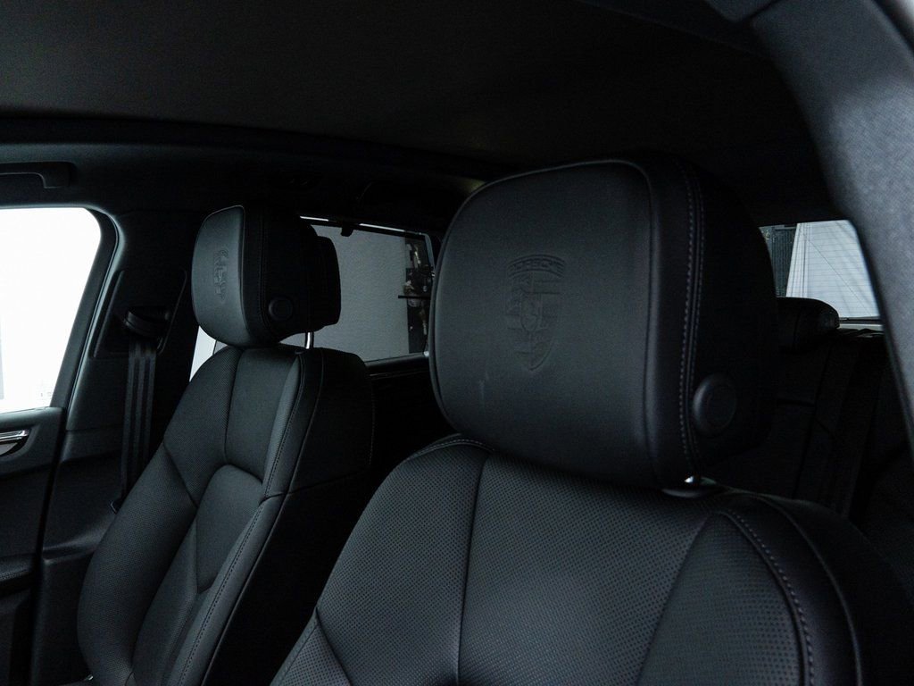 Used 2025 Porsche Macan image 23