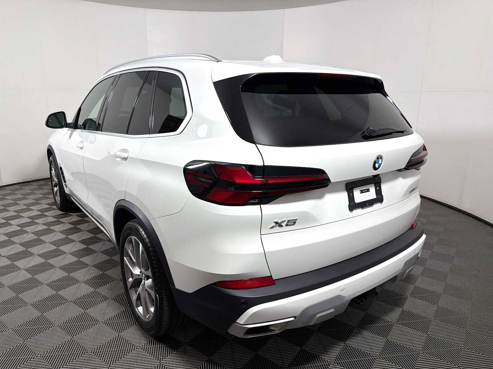 Used 2025 BMW X5 xDrive40i w/ Premium Package AWD/4WD image 5