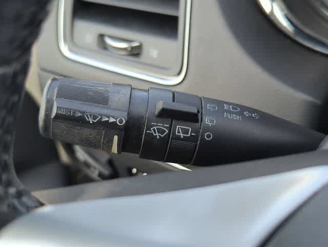 Used 2014 Chrysler Town & Country Touring FWD image 27