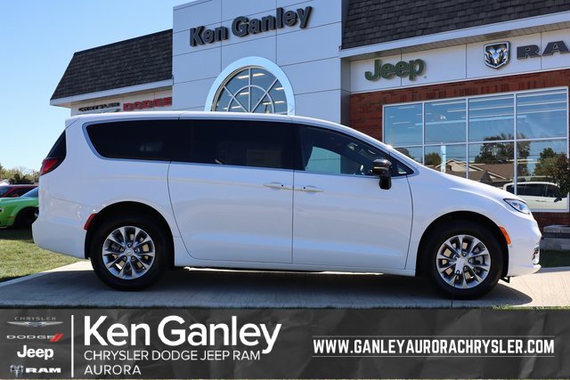 New 2026 Chrysler Pacifica Select
