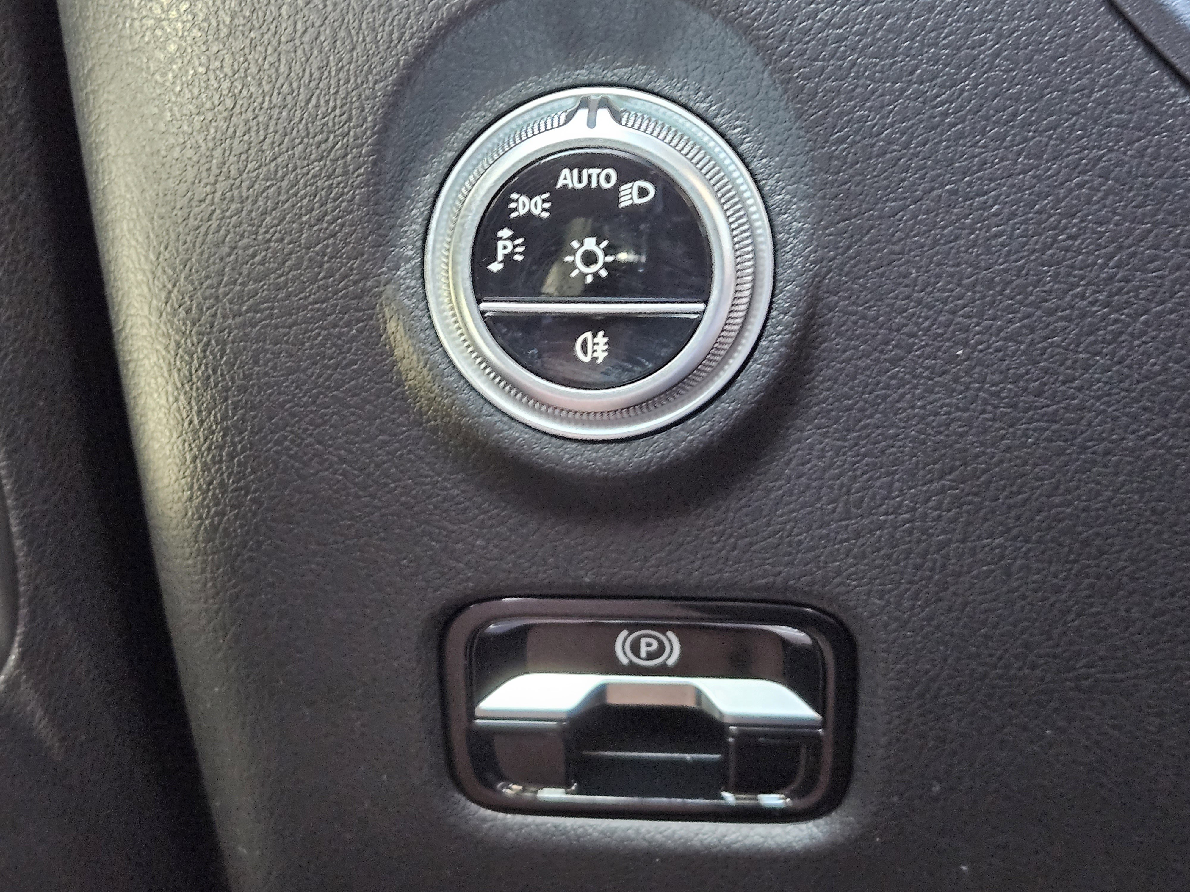 Certified 2025 Mercedes-Benz C 300 Sedan image 23