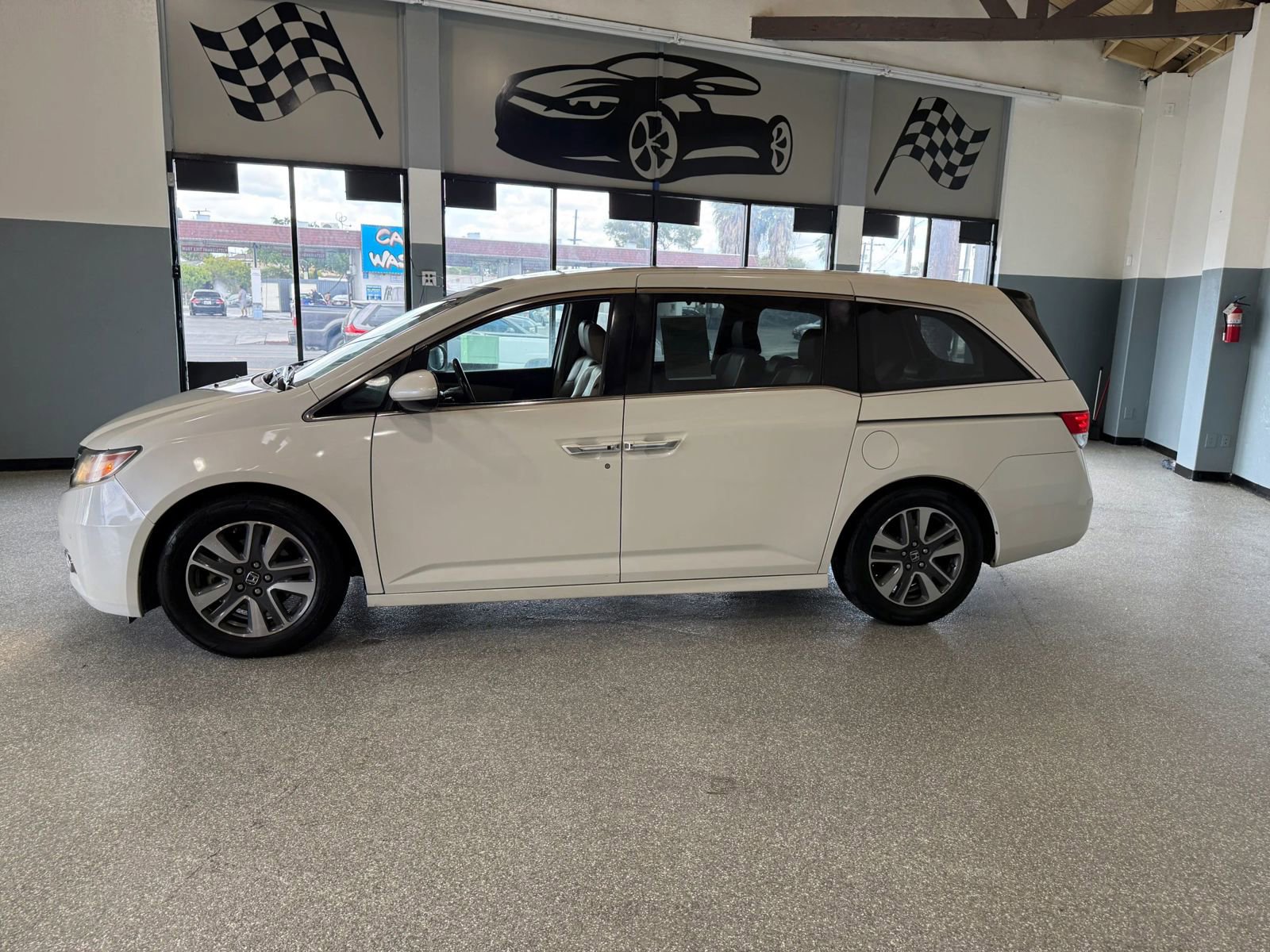 Used 2017 Honda Odyssey Touring image 4