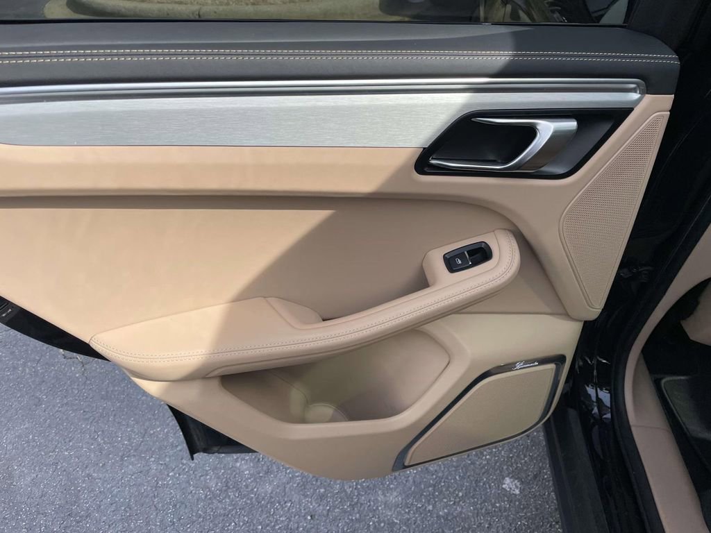 Used 2022 Porsche Macan S image 18