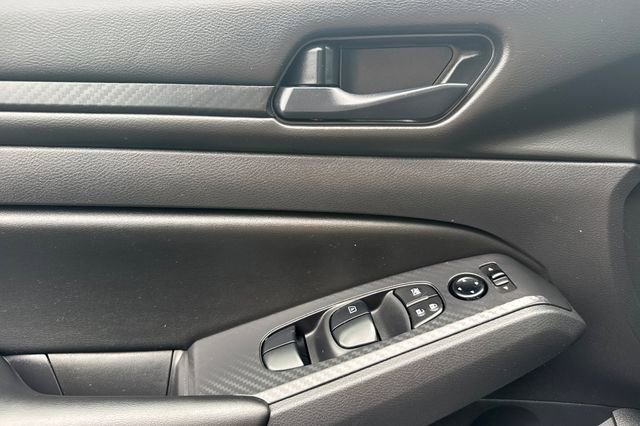 Used 2025 Nissan Altima 2.5 S image 11