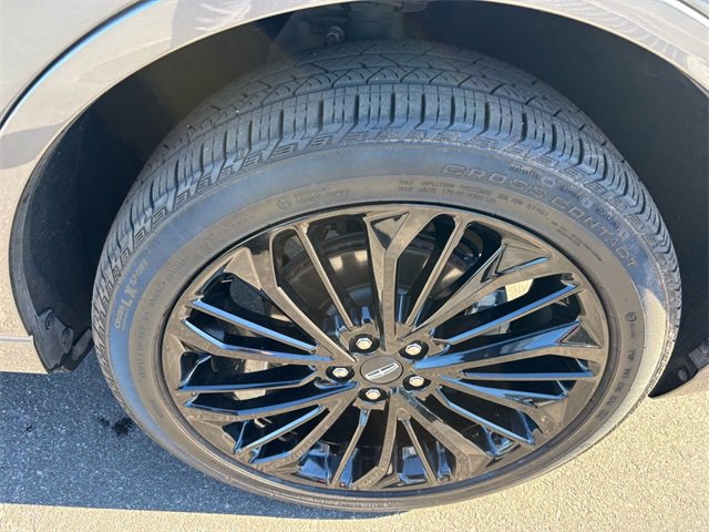 Used 2023 Lincoln Corsair Reserve w/ Jet Appearance Package image 22