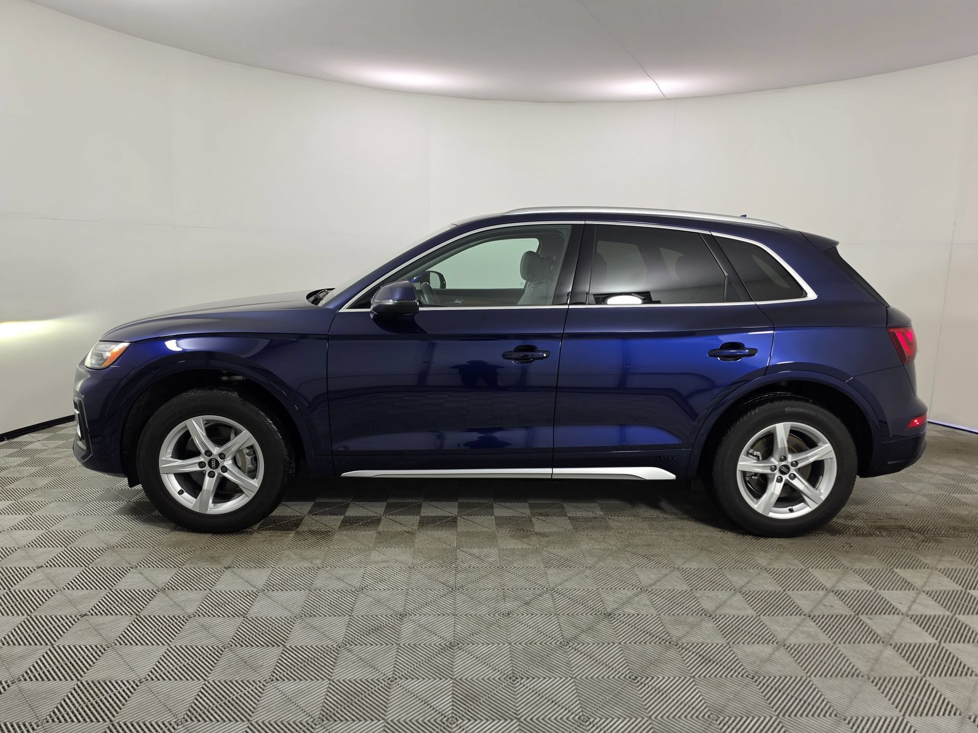 Used 2024 Audi Q5 Premium w/ Convenience Package AWD/4WD image 4