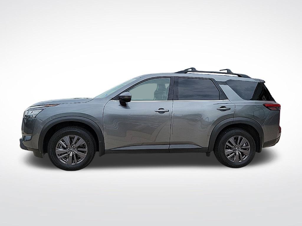 Used 2022 Nissan Pathfinder SV AWD/4WD image 2