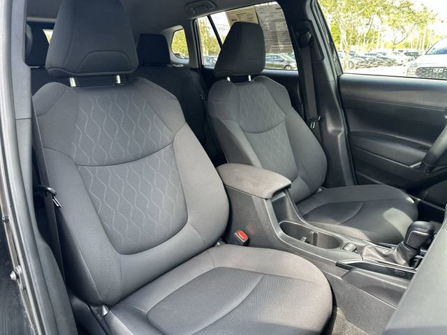 Used 2024 Toyota Corolla Cross LE image 28