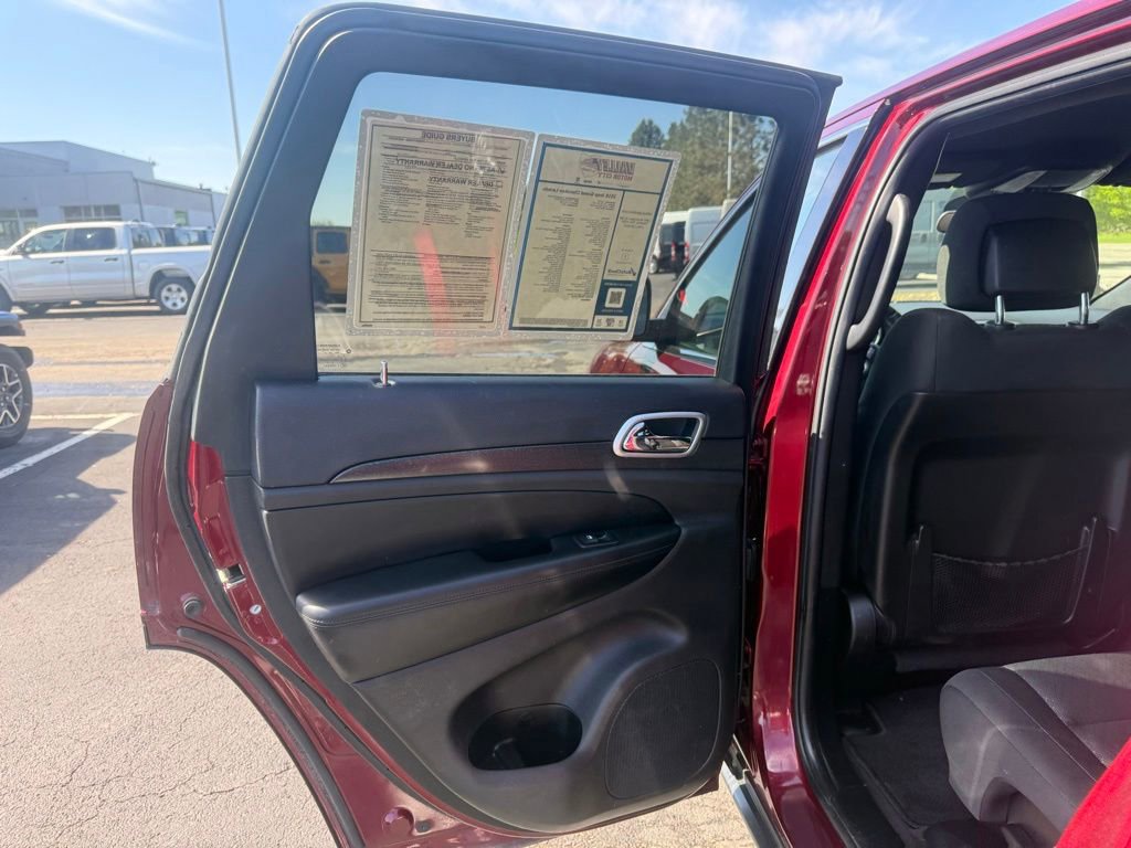 Used 2018 Jeep Grand Cherokee Laredo AWD/4WD image 33