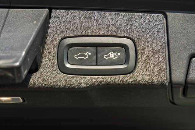 Used 2023 Volvo XC60 B5 Plus w/ Protection Package Premier image 11