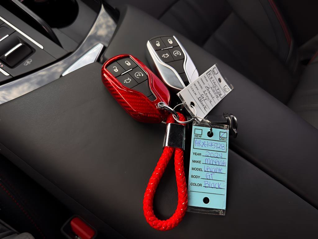 Used 2024 Maserati Levante GT Ultima image 30