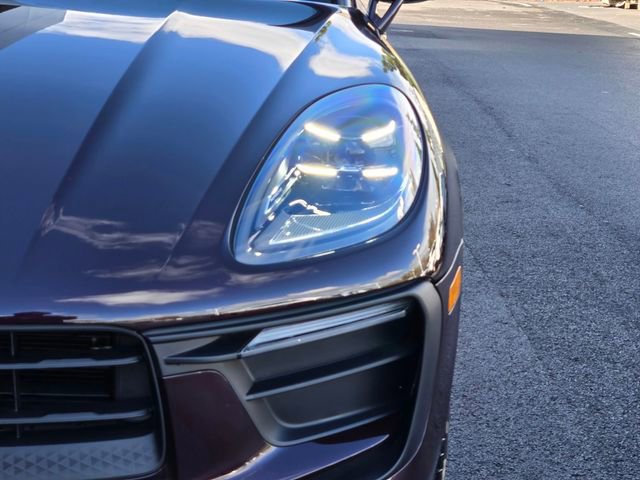 Used 2025 Porsche Macan image 12