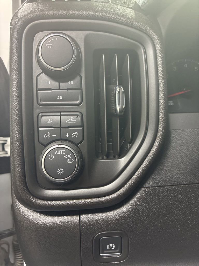 Used 2025 Chevrolet Silverado 2500 Custom w/ Custom Value Package image 14