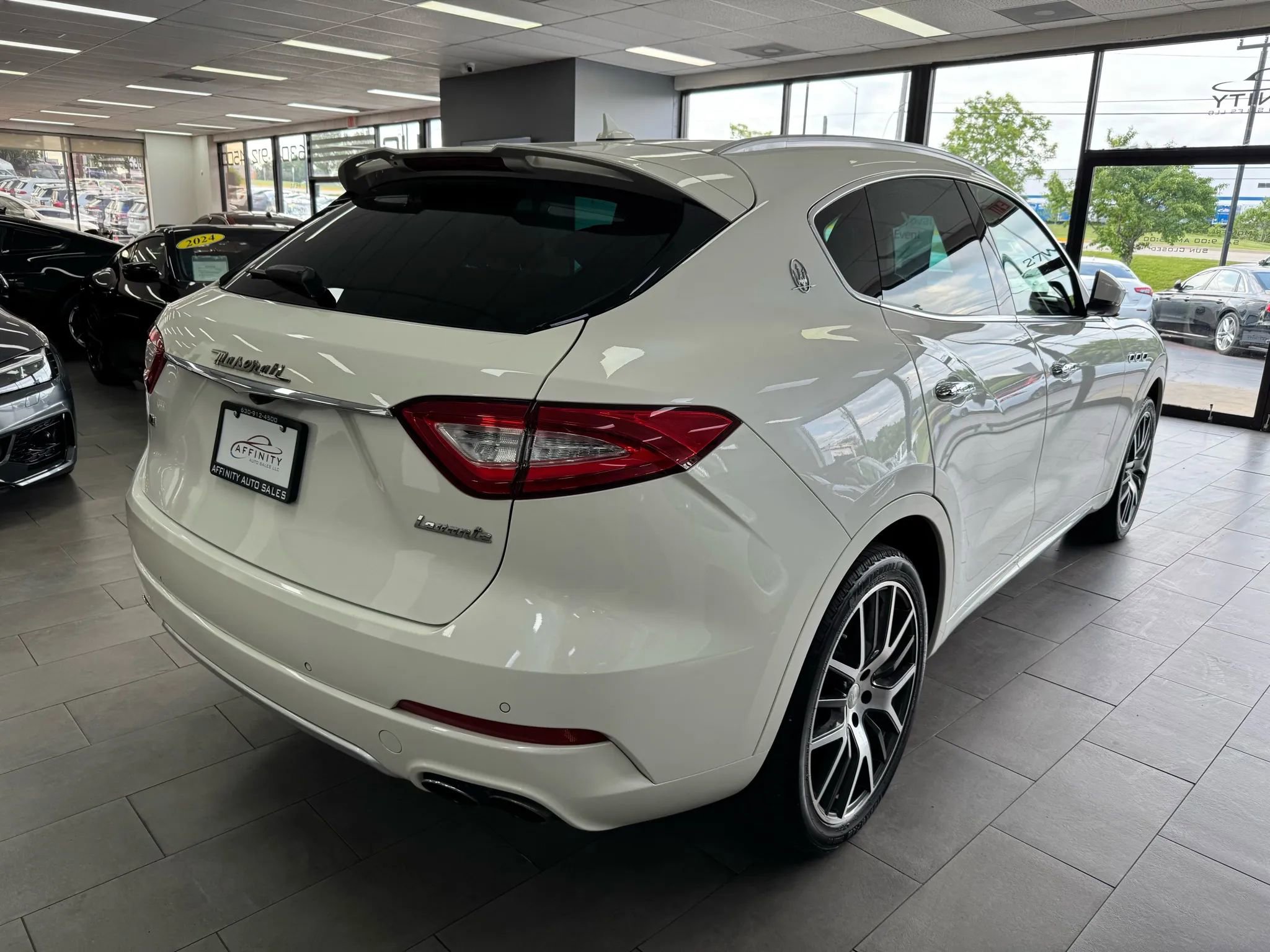 Used 2017 Maserati Levante w/ Sport Package image 5