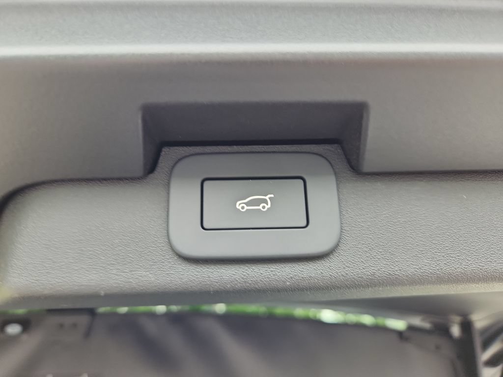 New 2026 Land Rover Discovery S AWD/4WD image 14