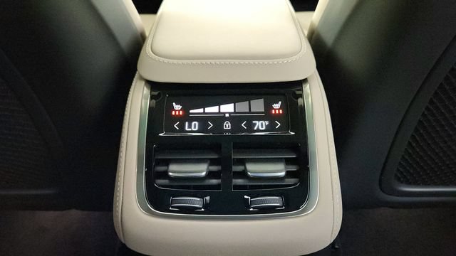 New 2026 Volvo XC90 T8 Plus w/ Protection Package Premier AWD/4WD image 32