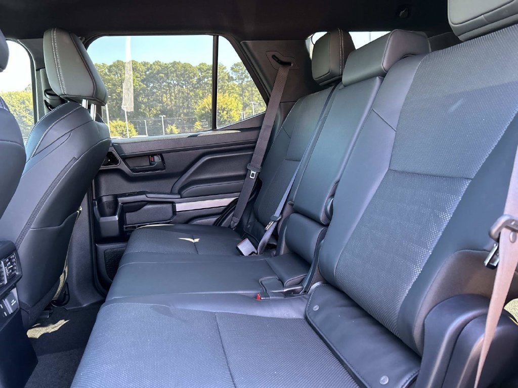 Used 2025 Toyota 4Runner TRD Off-Road Premium AWD/4WD image 18