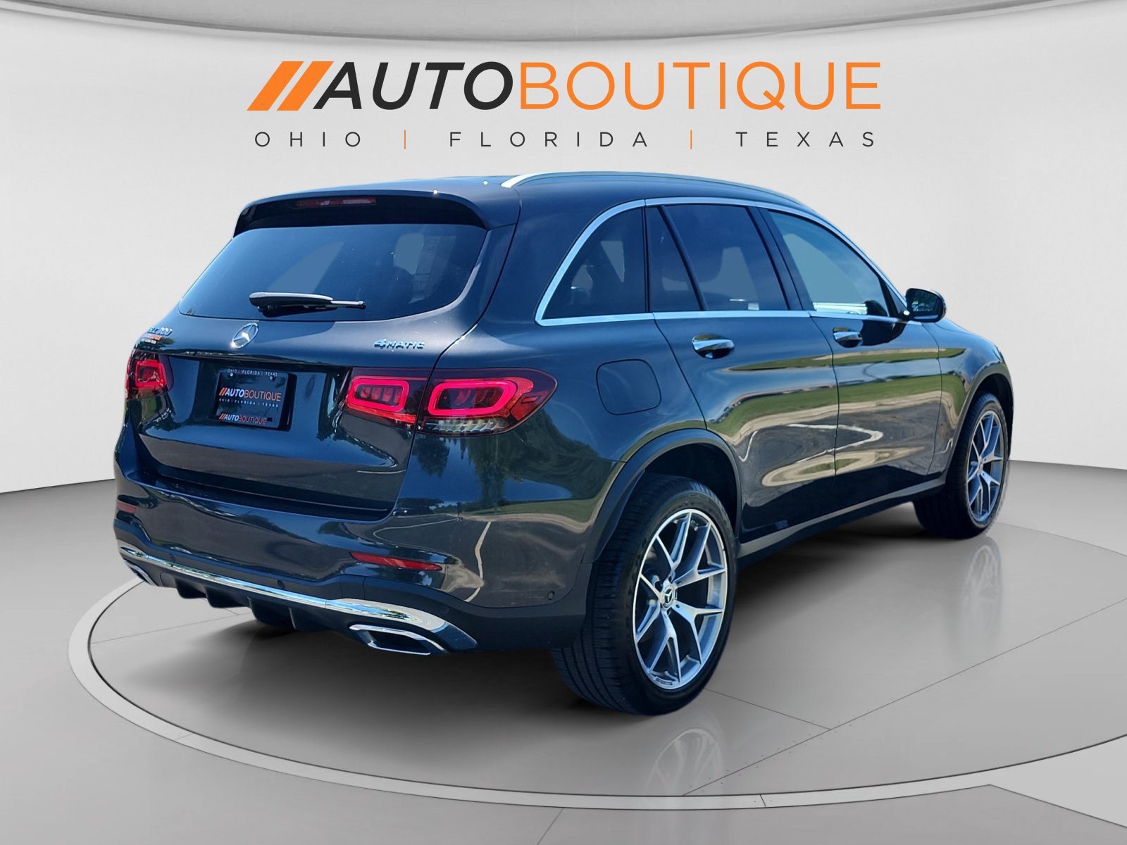 Used 2022 Mercedes-Benz GLC 300 4MATIC w/ AMG Line image 5