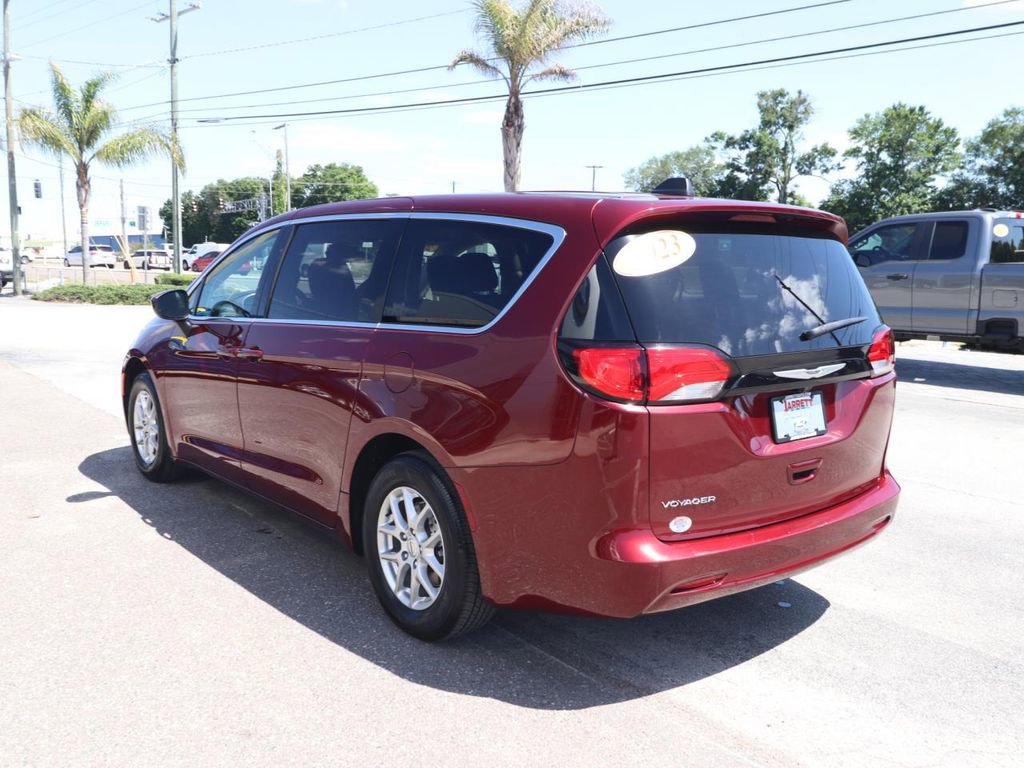 Used 2023 Chrysler Voyager LX image 8
