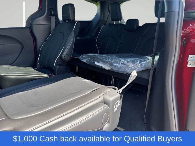 New 2027 Chrysler Pacifica Limited FWD image 18