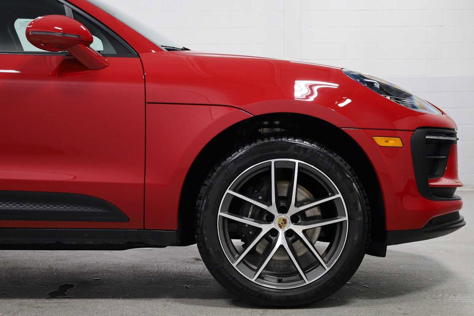 Certified 2025 Porsche Macan image 11