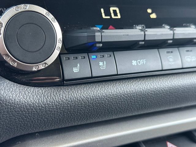 Used 2024 Toyota Tundra Limited image 29