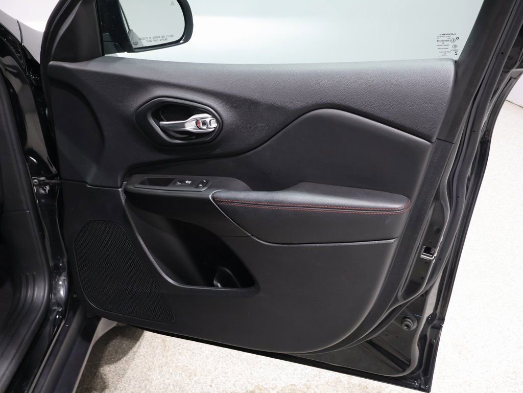 Used 2022 Jeep Cherokee Trailhawk w/ Comfort/Convenience Group image 23