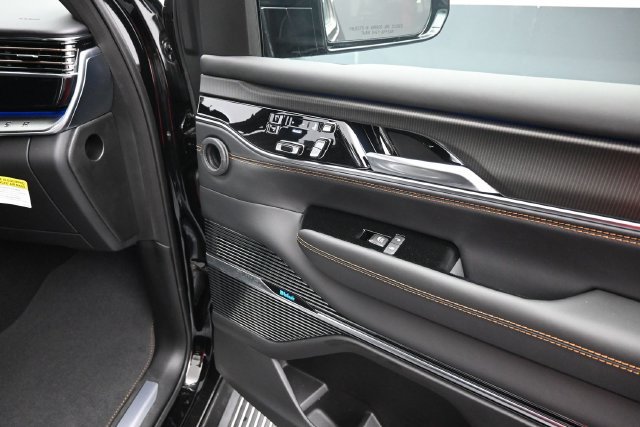 New 2026 Jeep Grand Wagoneer Summit AWD/4WD image 27