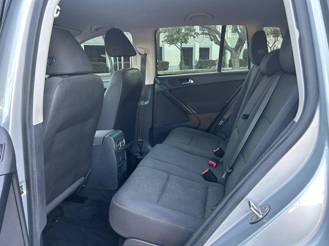 Used 2017 Volkswagen Tiguan Limited w/ Premium Package image 11