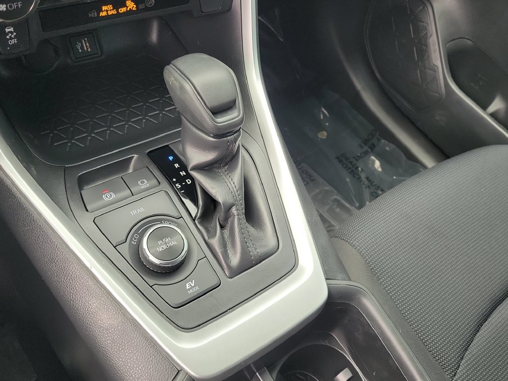 Certified 2024 Toyota RAV4 LE AWD/4WD image 18