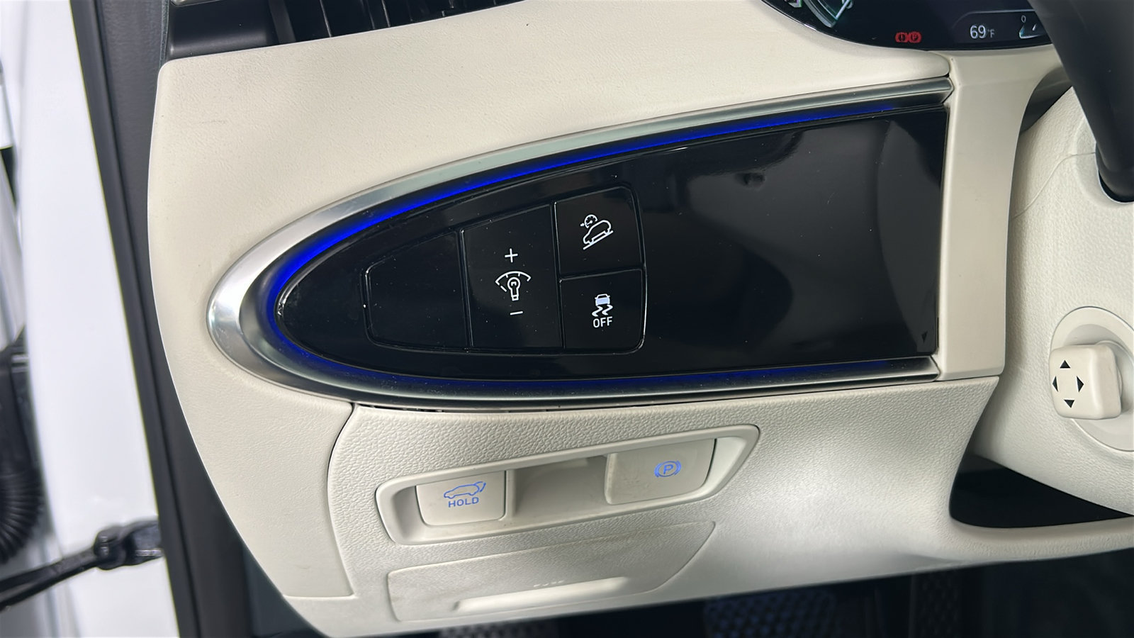 Used 2025 Genesis Electrified GV70 w/ Prestige Package AWD/4WD image 24