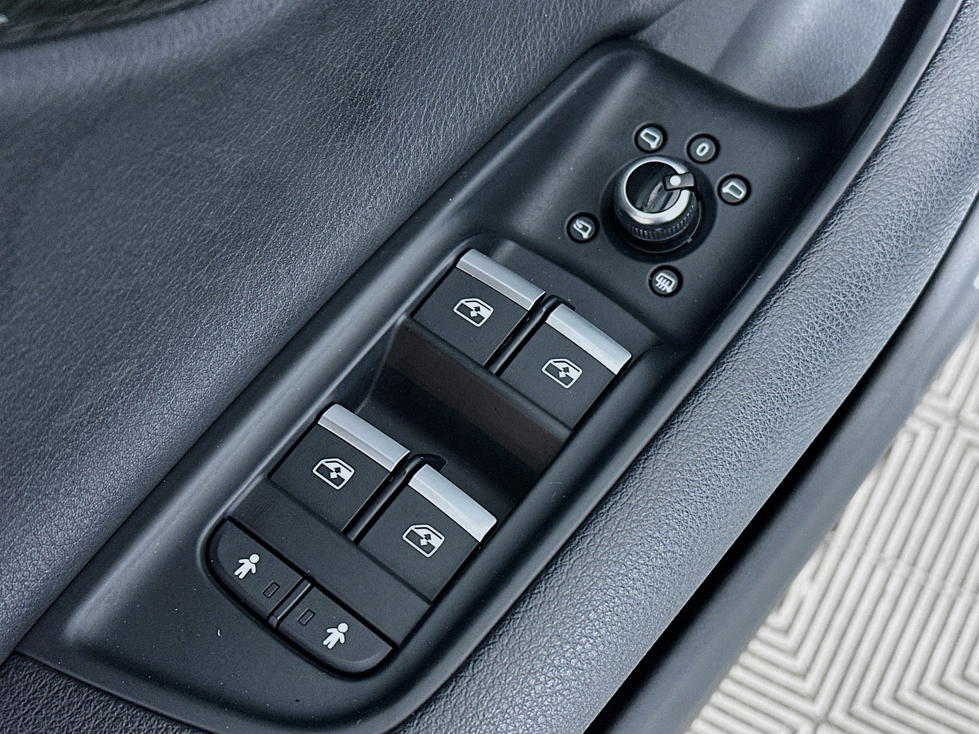 Used 2018 Audi Q7 3.0T Prestige w/ Prestige Package AWD/4WD image 18