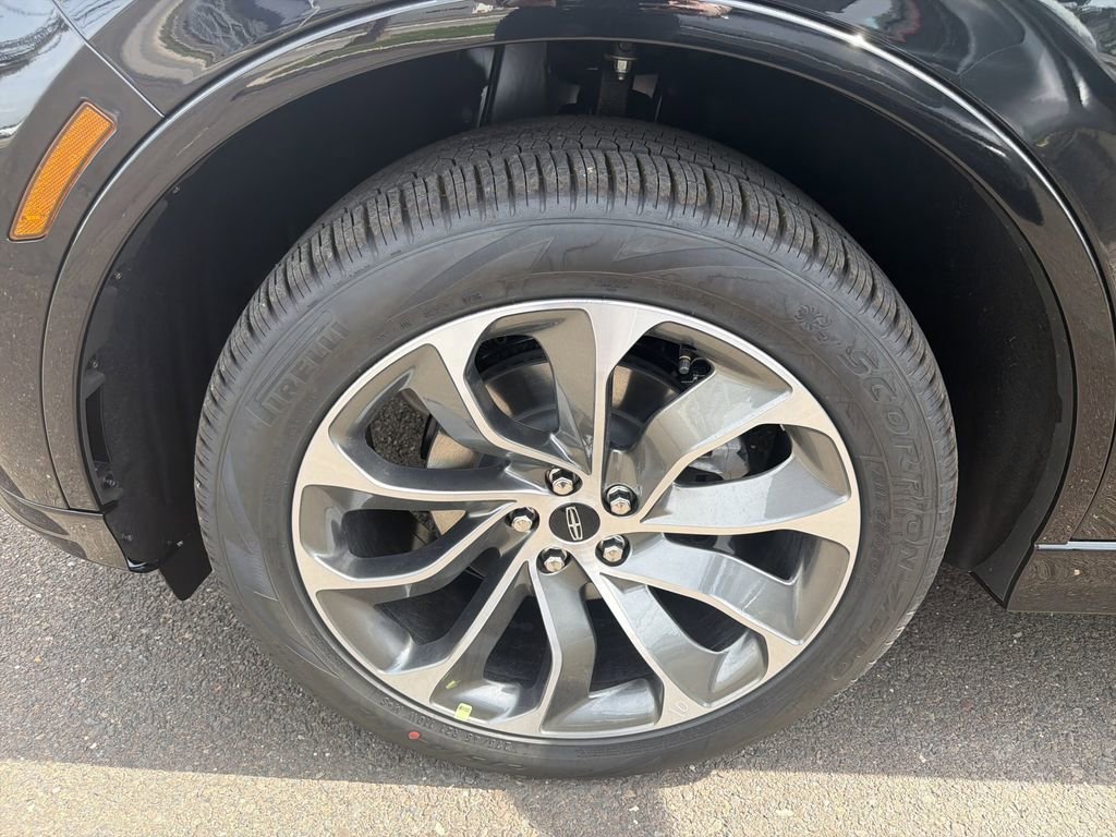 New 2026 Lincoln Aviator AWD image 13