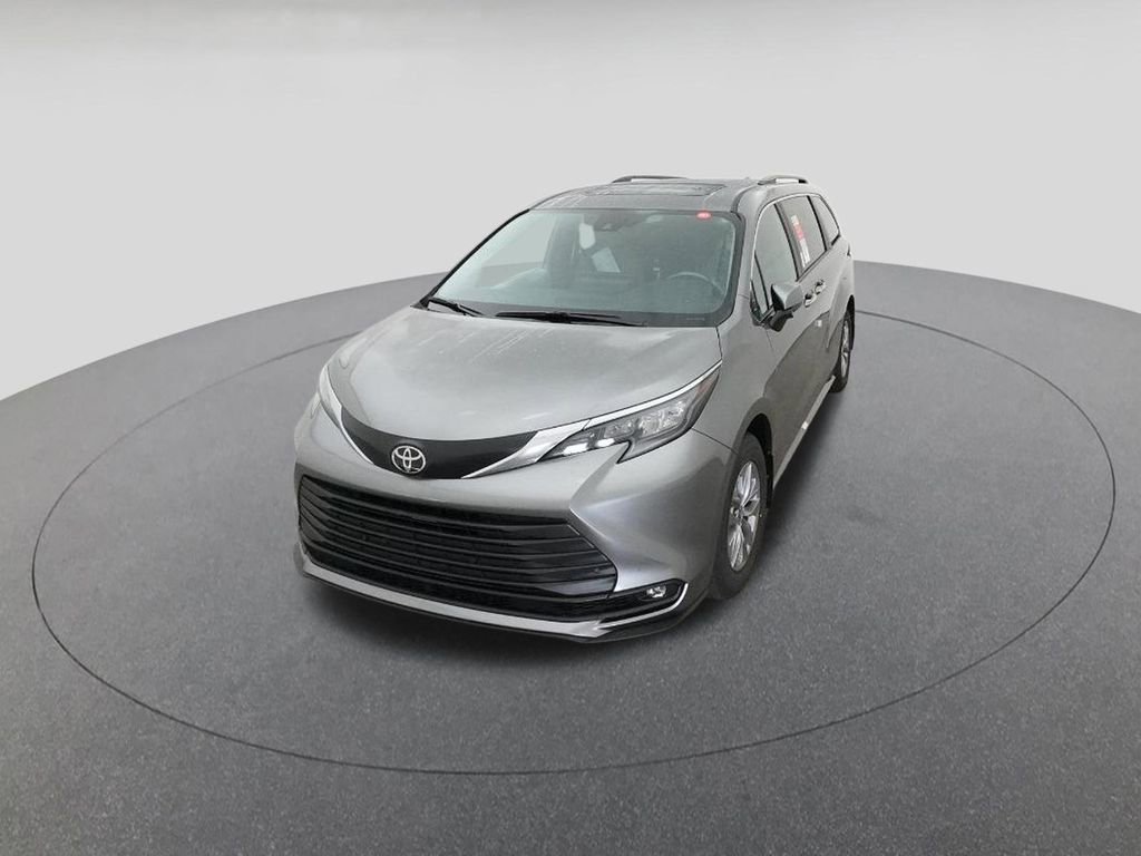 New 2026 Toyota Sienna XLE image 16