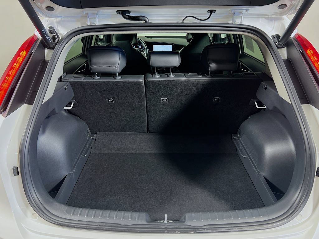 Used 2023 Kia Niro SX Touring FWD image 24