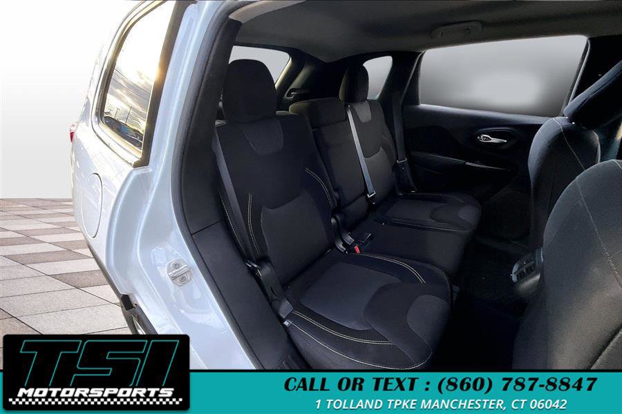 Used 2016 Jeep Cherokee Latitude w/ Cold Weather Group image 27