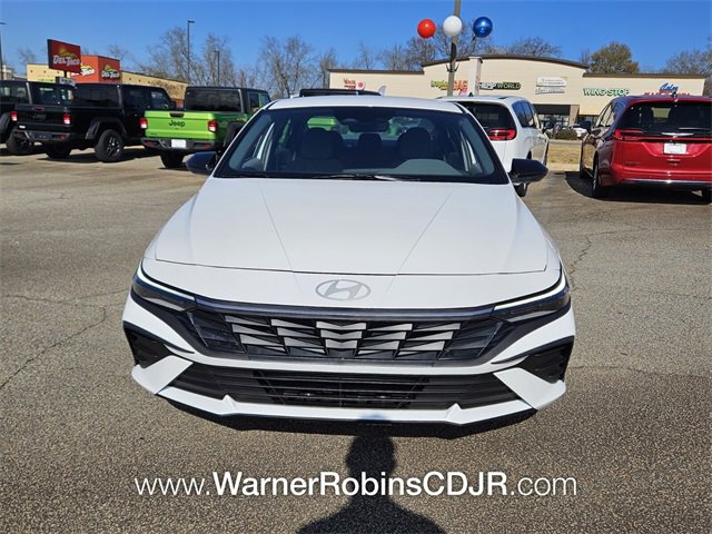 Used 2025 Hyundai Elantra Sport video 2