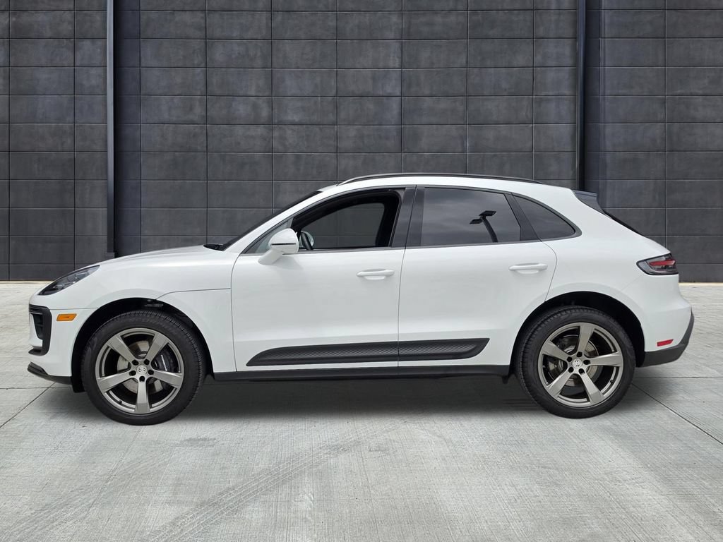 Certified 2026 Porsche Macan AWD/4WD image 2