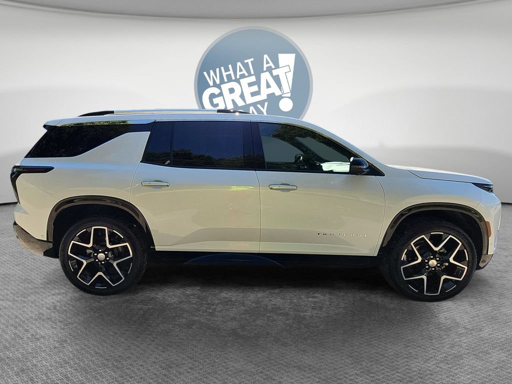 Used 2025 Chevrolet Traverse High Country w/ LPO, Floor Liner Package AWD/4WD image 2
