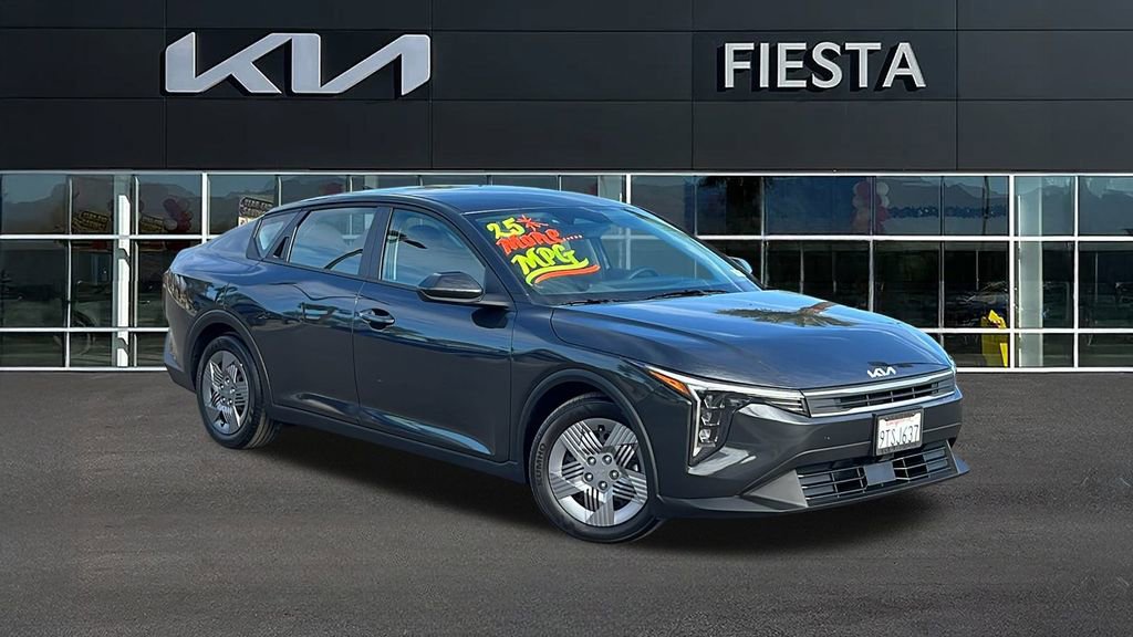 Certified 2025 Kia K4 LX image 1