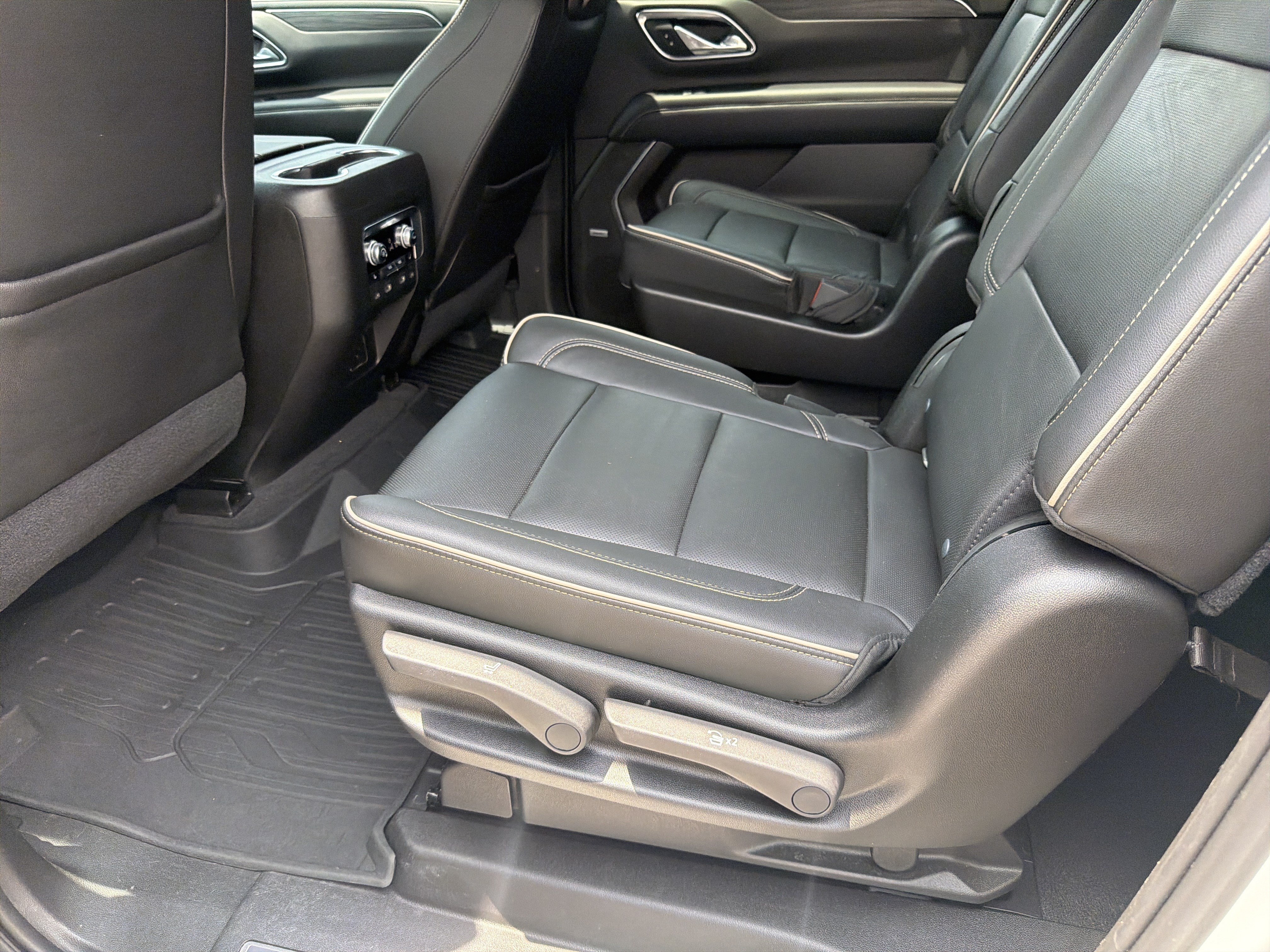Certified 2021 GMC Yukon XL SLT w/ SLT Luxury Plus Package AWD/4WD image 21